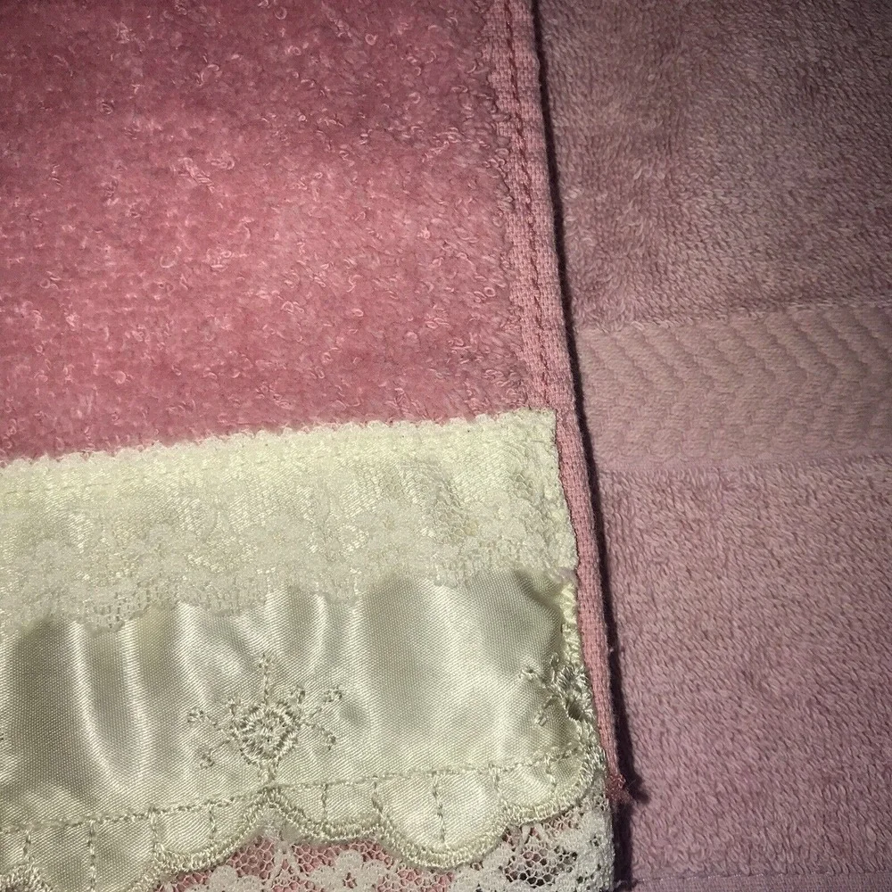 1 JC Penney Home Collection Pink Hand Towel 1 Cannon Lace Trimmed 100% Cotton